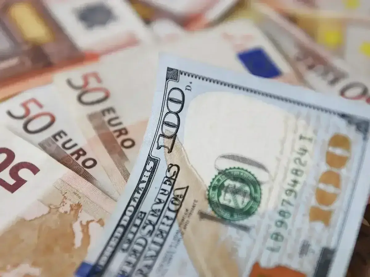 Курс валют на 2 марта 2024 года: доллар, рубль и евро
