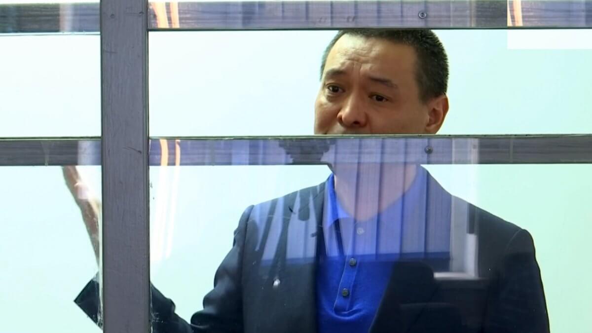 Взятка в 187 млн тенге: во время выступления в суде экс-чиновник из Шымкента расплакался