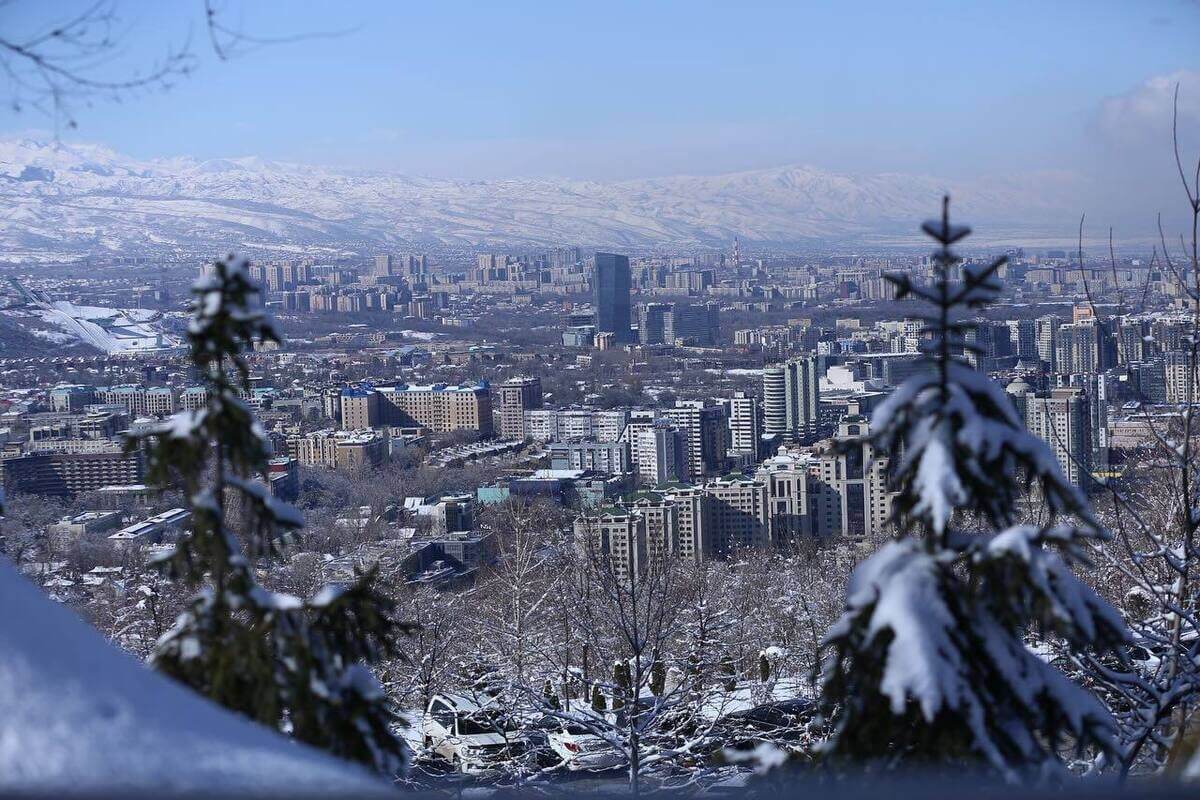 Штормовое предупреждение: в Алматы ожидается сильный снегопад