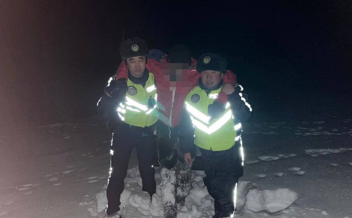 "Поссорился с женой". Полицейские и охранники спасли мужчину от обморожения в Рудном