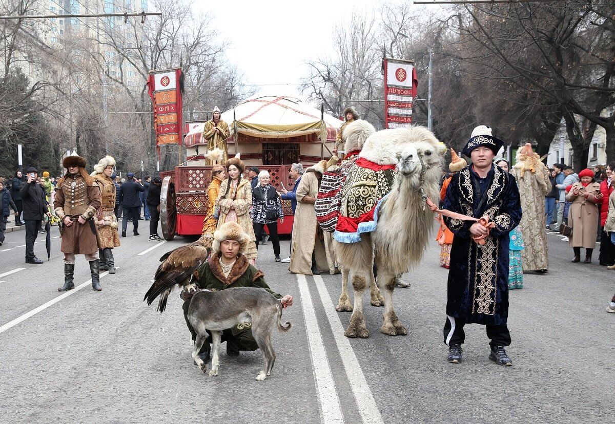 В Алматы прошел театрализованный караван «Көш. Наурыз – думан»