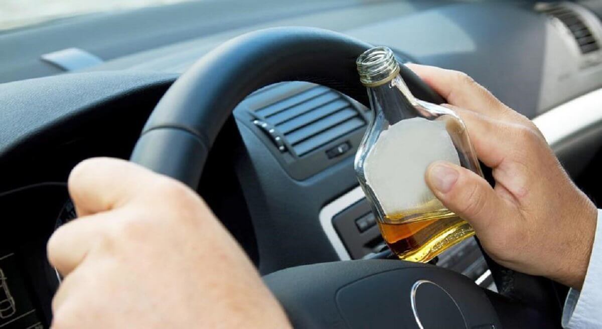 Лишенный прав пьяный водитель сбежал от полиции в Шымкенте