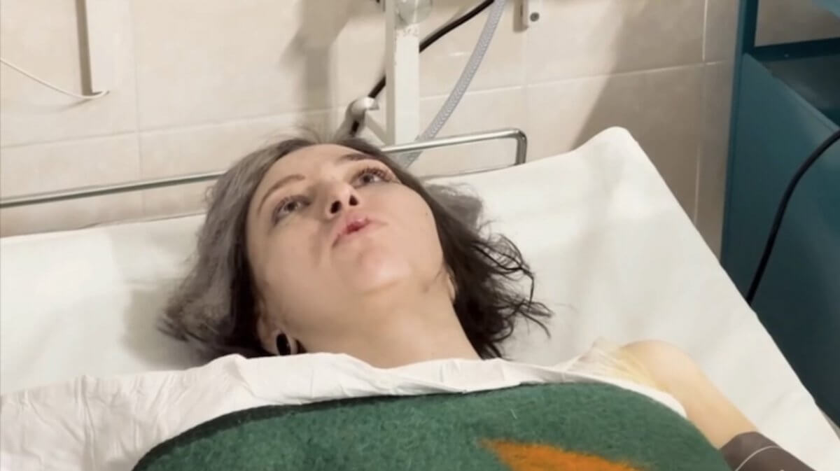 «Притворилась мертвой». Девушка чудом спаслась во время теракта в "Крокусе" в Москве