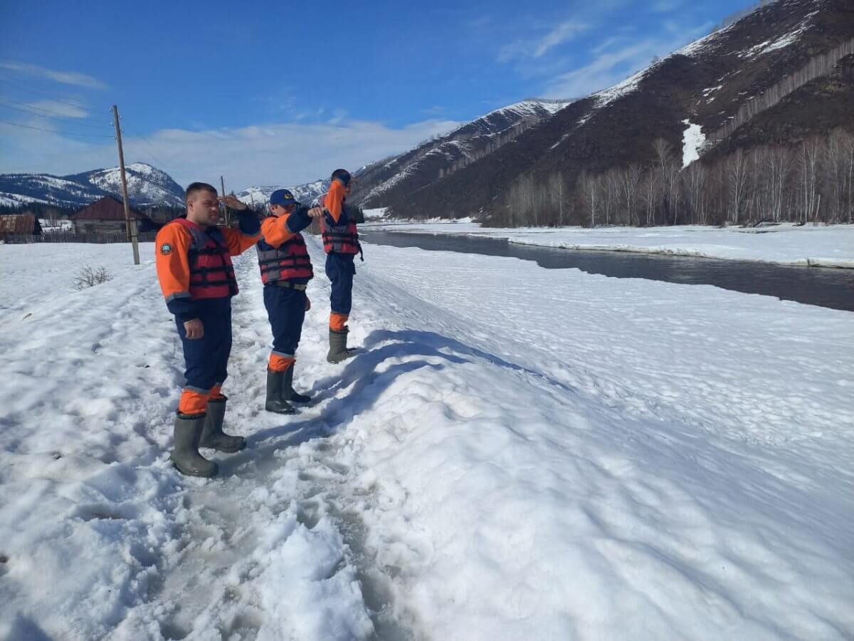 Как спасатели следят за ледоходом в ВКО