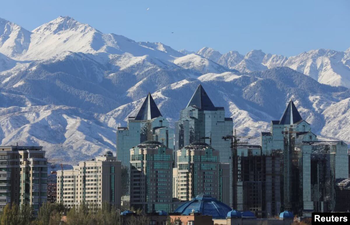 Жителям Алматы и Атырау рекомендовали не выходить на улицу 3 мая