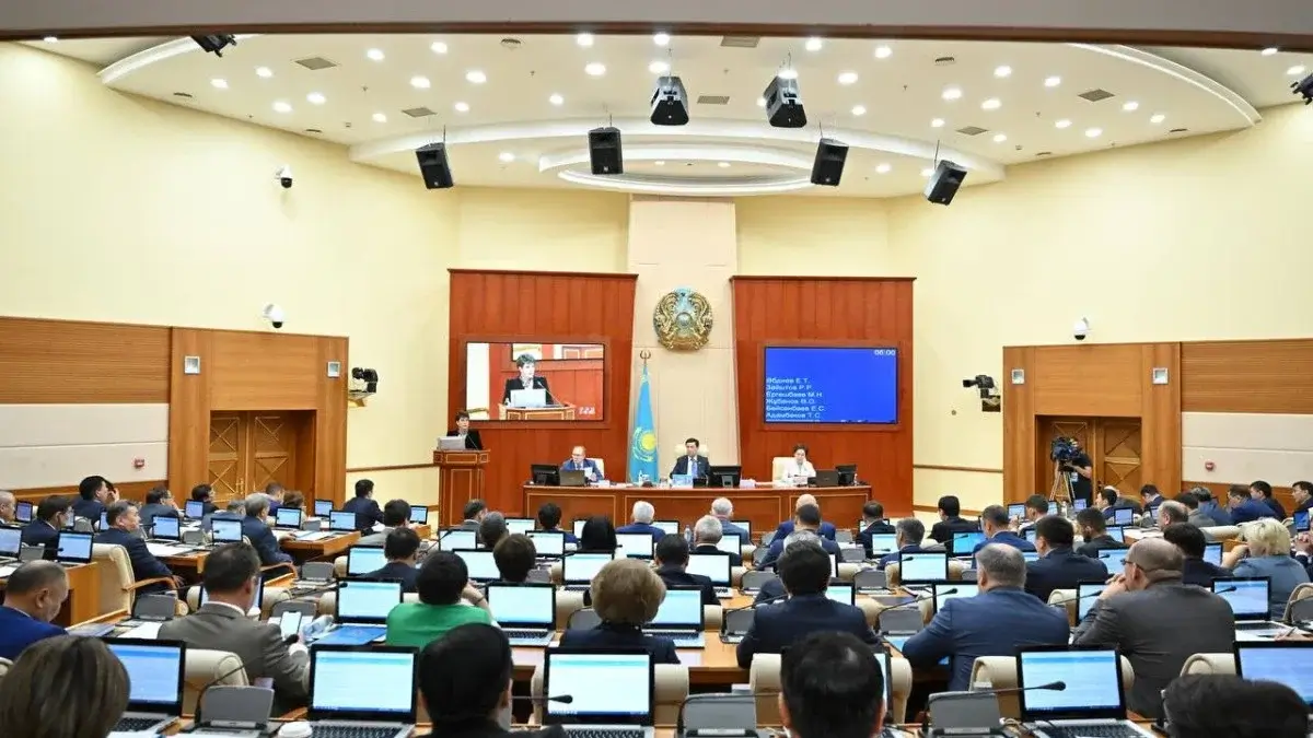 Депутаты Казахстана ушли на парламентские каникулы
