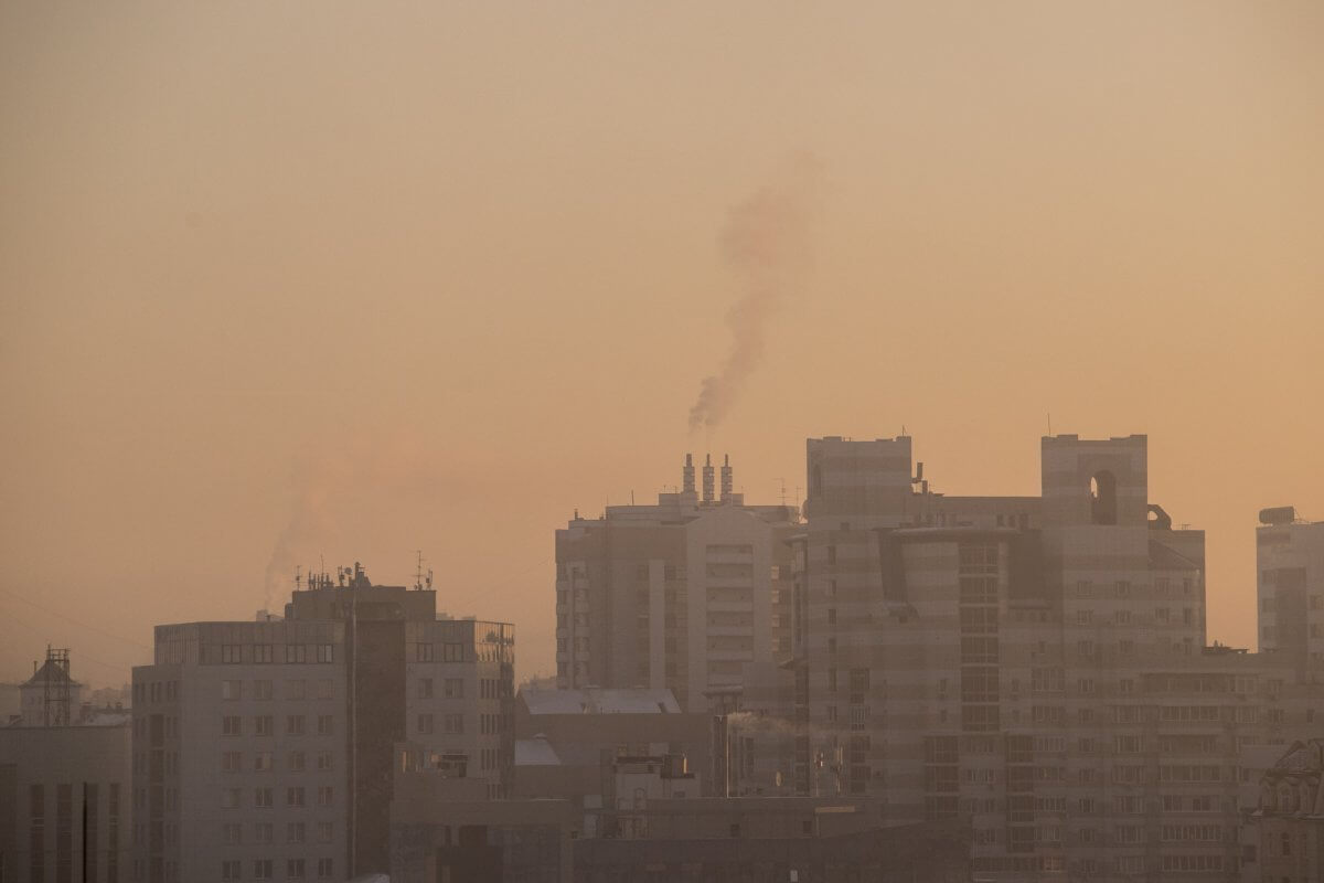 Грязным воздухом придется дышать жителям Алматы и еще двух городов Казахстана