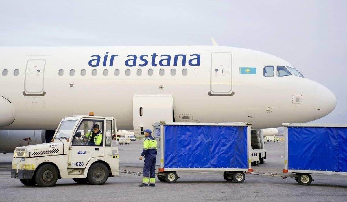 Сильный град в Астане:  четыре самолета Air Astana повреждены