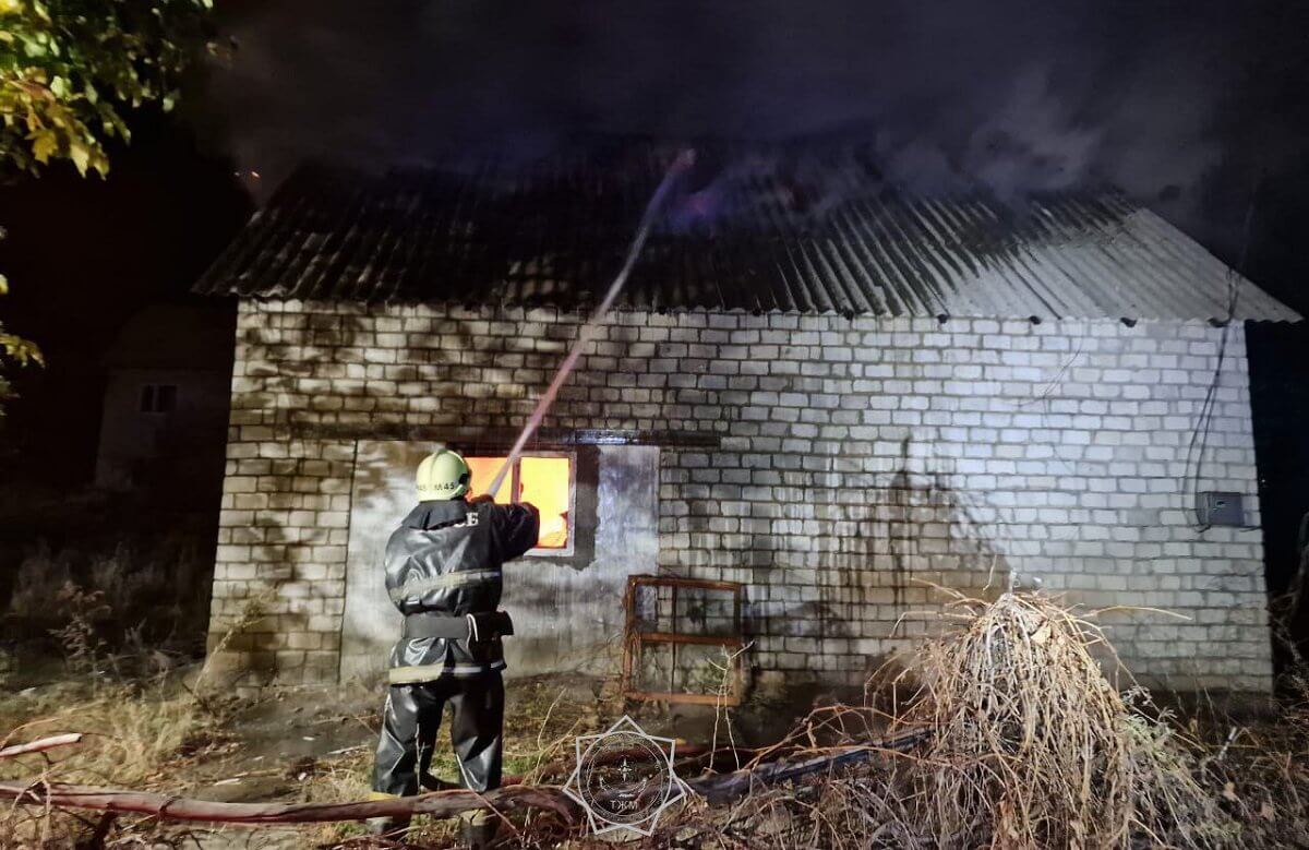 В Талдыкоргане потушен пожар в дачном доме