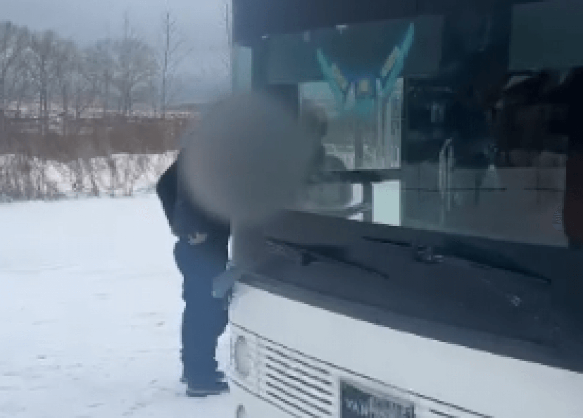 Пьяный водитель пассажирского автобуса вез 40 пассажиров