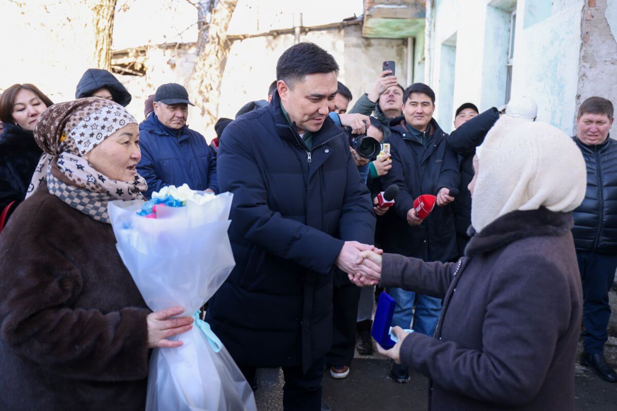 Шесть семей в Шымкенте отметили новоселье благодаря программе реновации