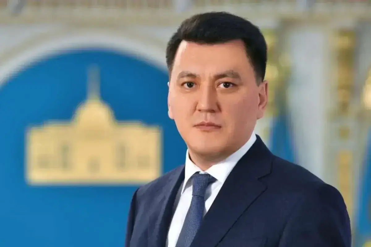 «Это абсурд»: Ерлан Карин выделил ключевые моменты развития государственного языка в Казахстане