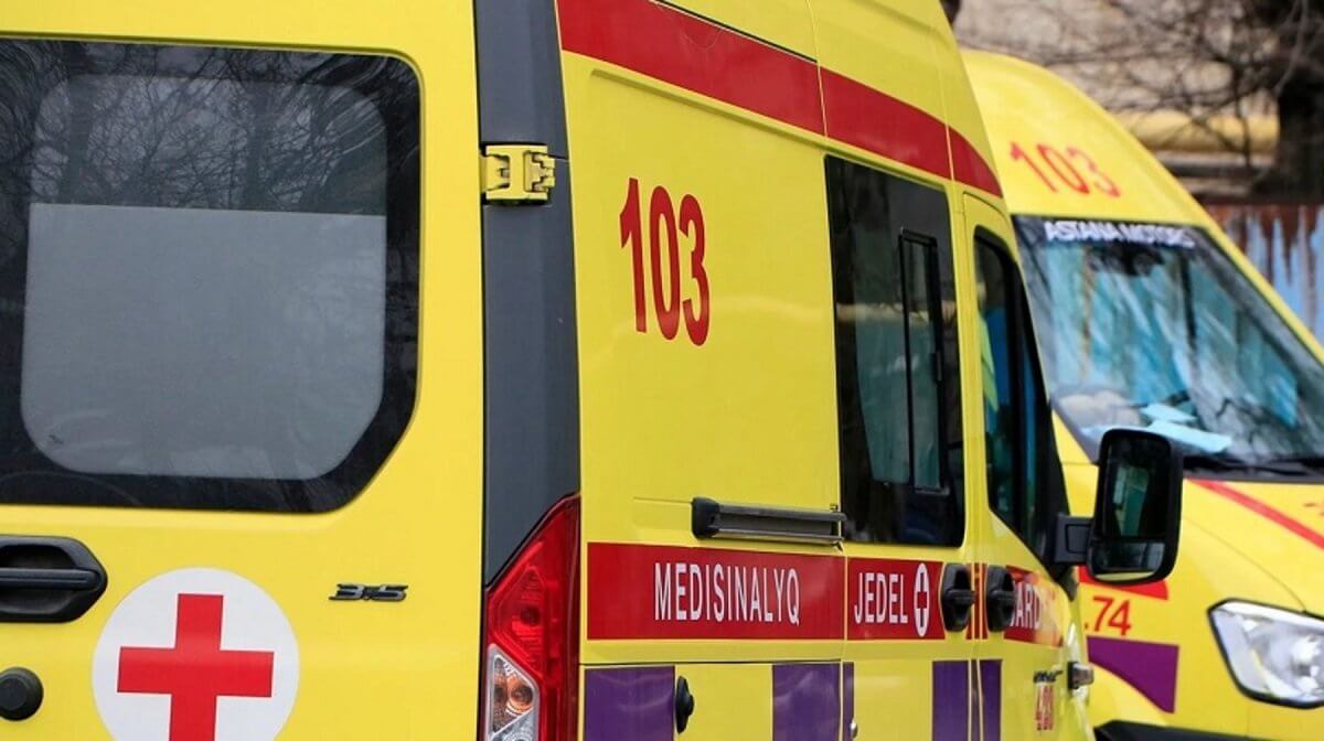 Маршрутный автобус сбил девочку возле спорткомплекса в Астане