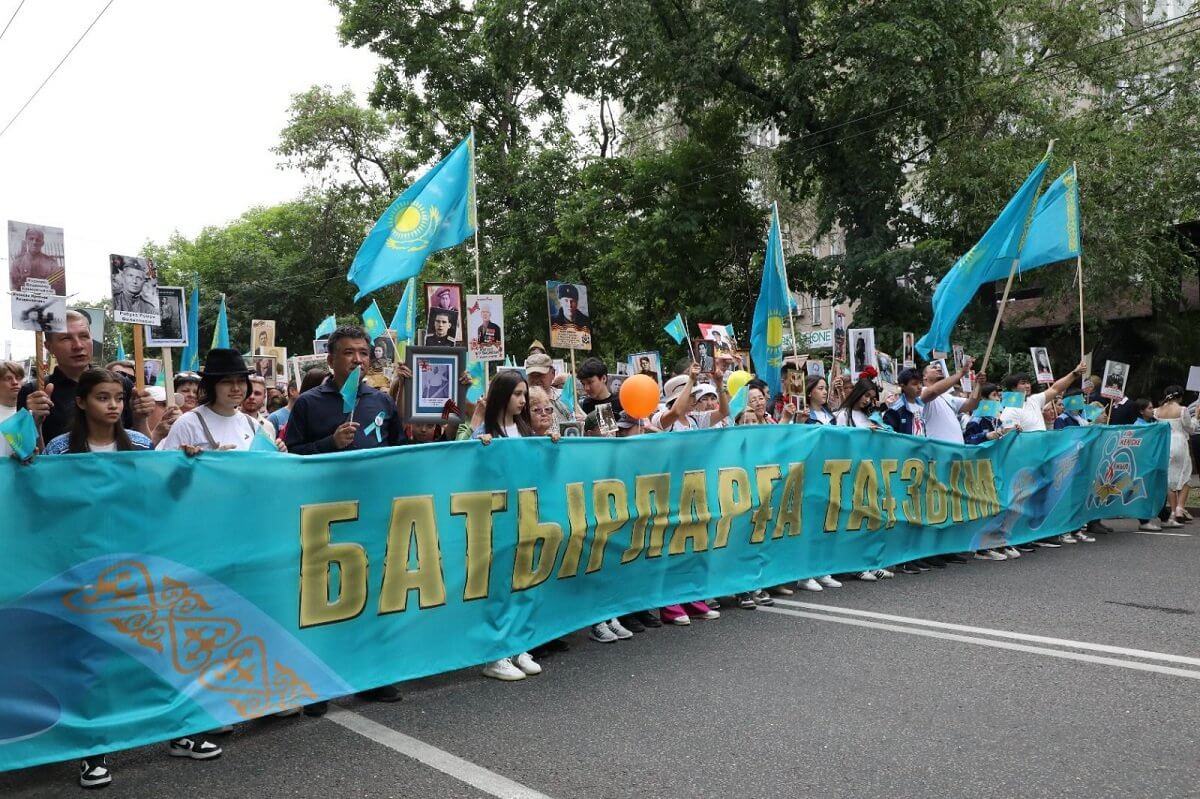 «Батырларға тағзым»: в Алматы прошла памятная акция в честь 80-летия Победы