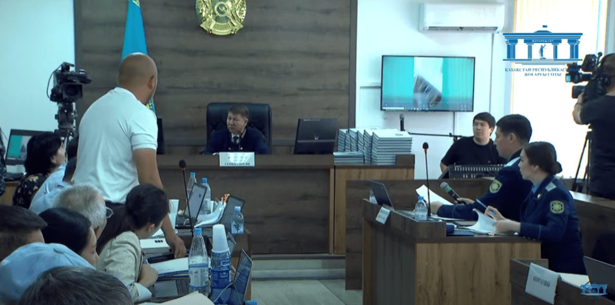 В суде показали видео убийства Шерзата: крики, плач, удары ножом