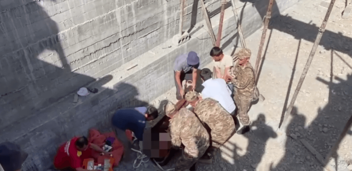 В Туркестанской области мужчина упал в четырёхметровую яму на рынке