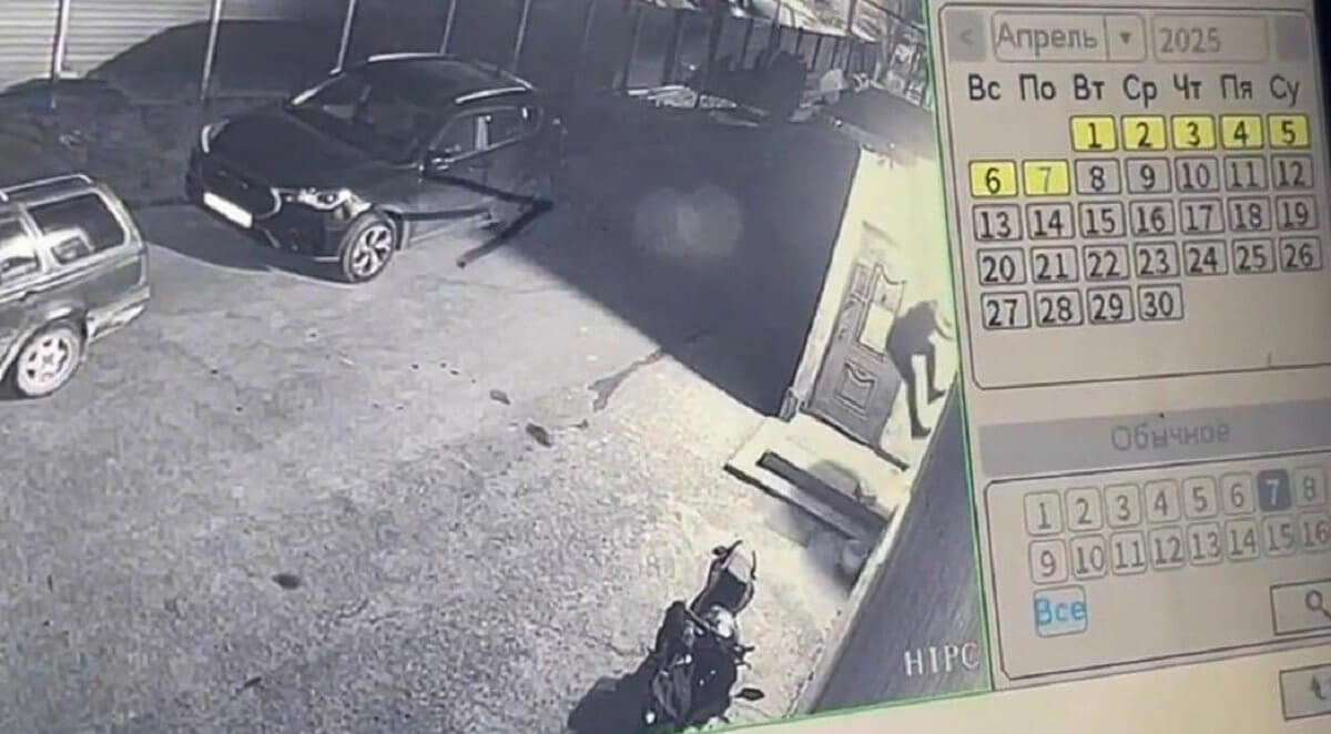 Пока все спали: вор залез в комнату через форточку в Астане