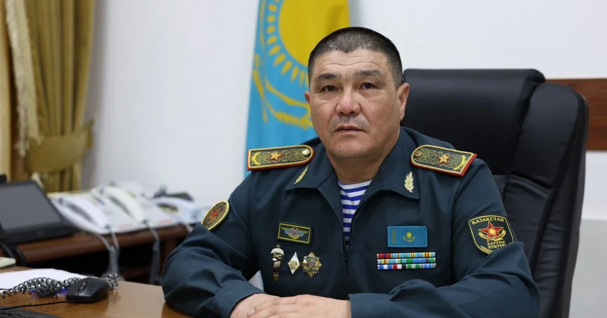 Инцидент в Мажилисе: заместитель министра обороны оттолкнул журналиста, задавшего неудобный вопрос