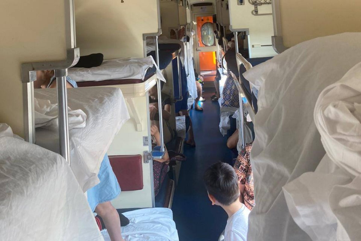 Скандал в КТЖ: пассажиры шесть часов провели в вагоне без воды и воздуха по пути на Алаколь