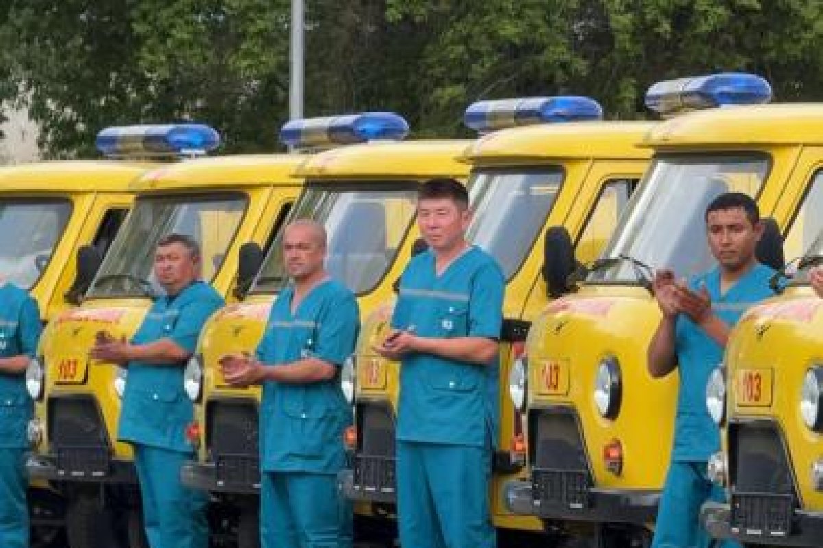 Медицинские организации Костанайской области получили санитарный автотранспорт