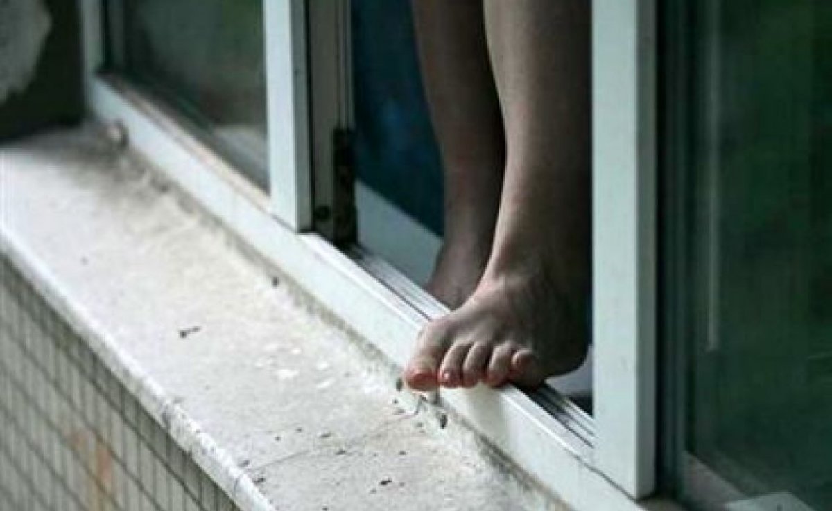 Мужчина в Астане сбросился с 25-го этажа после нападения на жену
