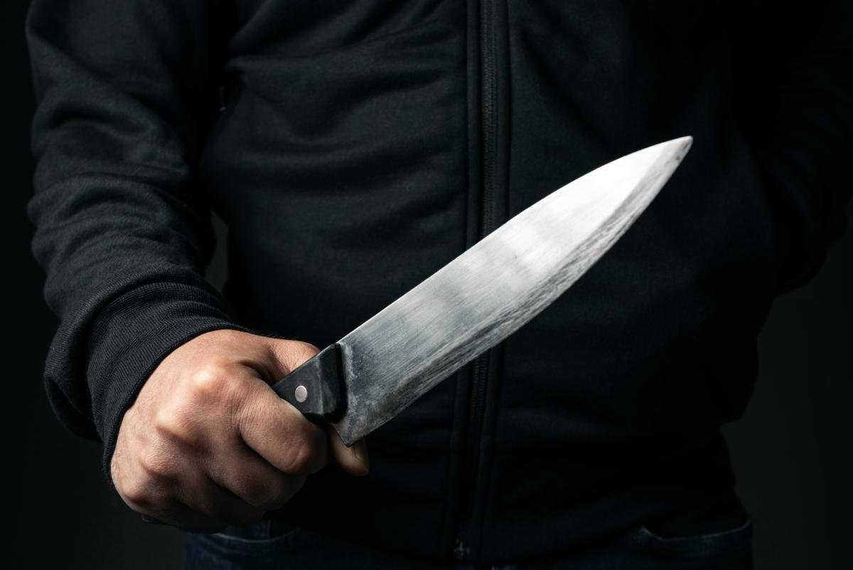 В Астане подозреваемый мужчина зарезал свою бывшую девушку и её младшего брата