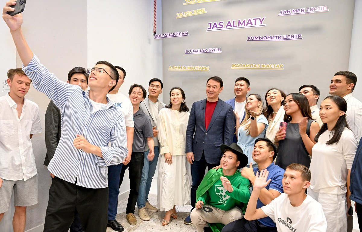 Аким Алматы Дархан Сатыбалды встретился с молодежью