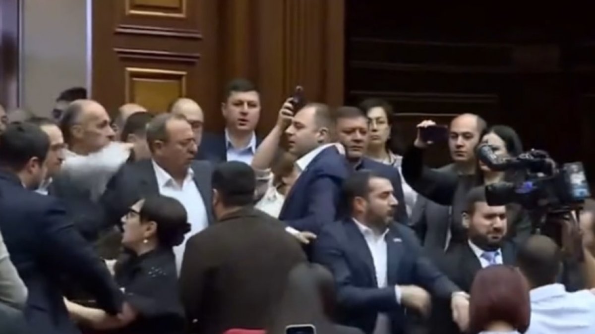 Депутаты подрались в парламенте Армении
