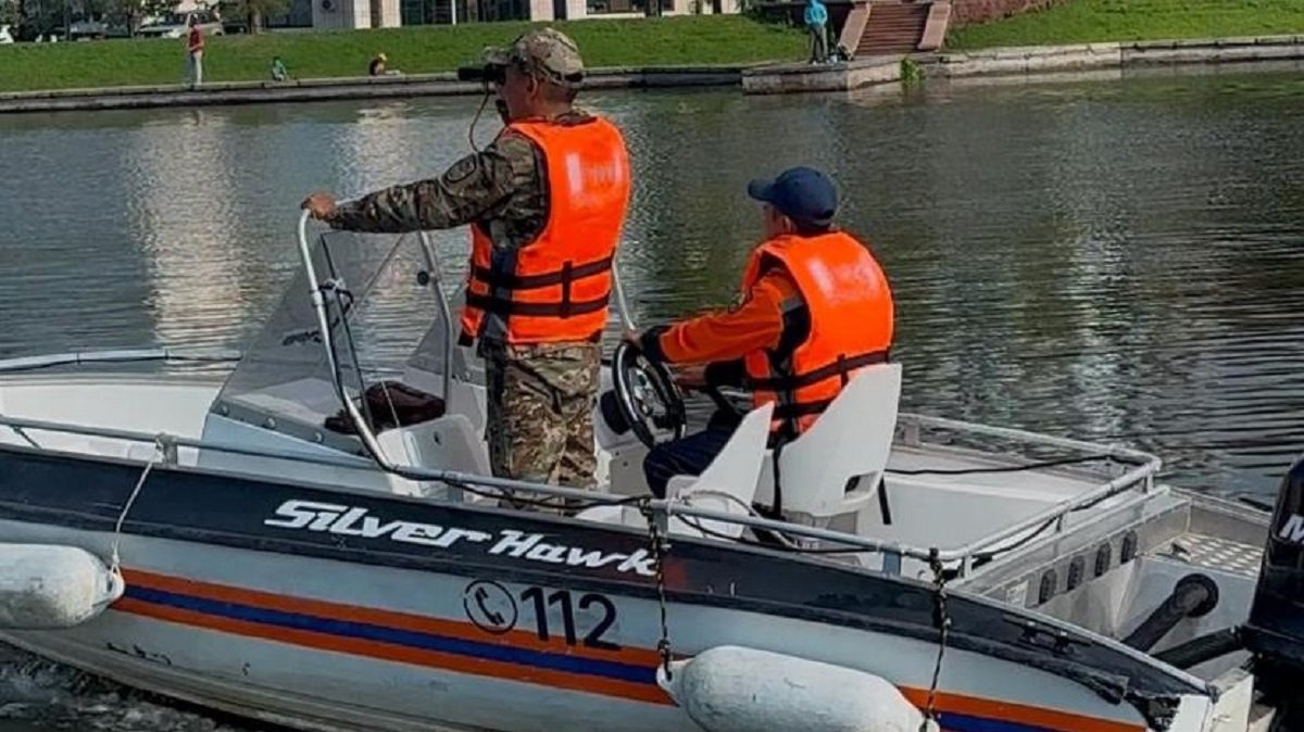 Подростка унесло на матрасе посреди Балхаша