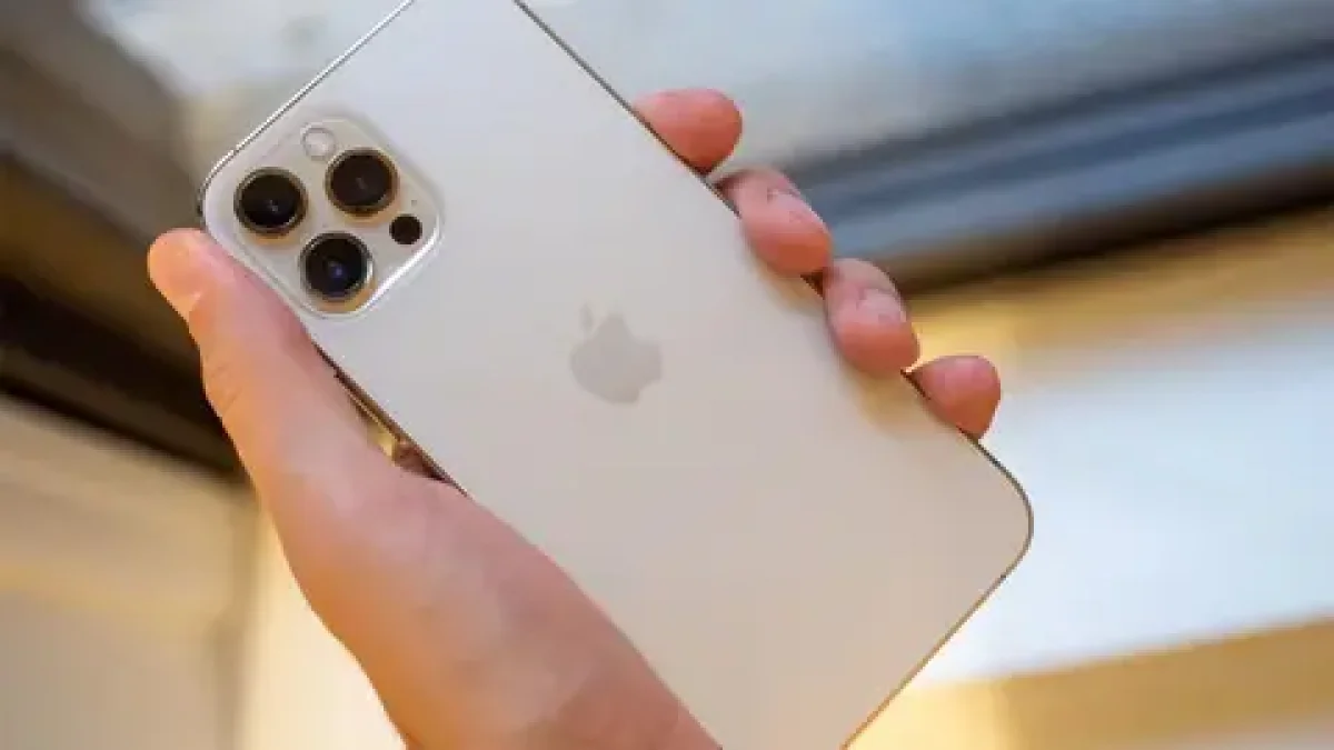 13-летнего школьника обманули на 300 тысяч при покупке iPhone в ВКО: интернет-мошенники провернули сложную схему
