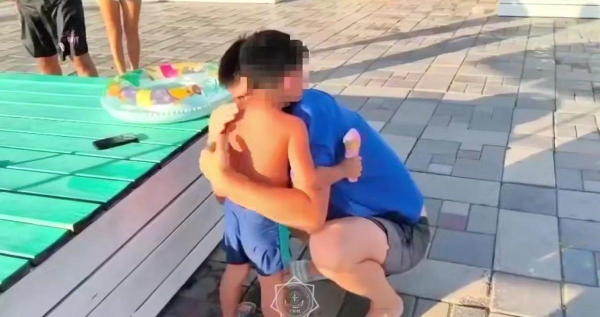 Спасатели вернули потерявшегося на озере Алаколь ребенка родителям