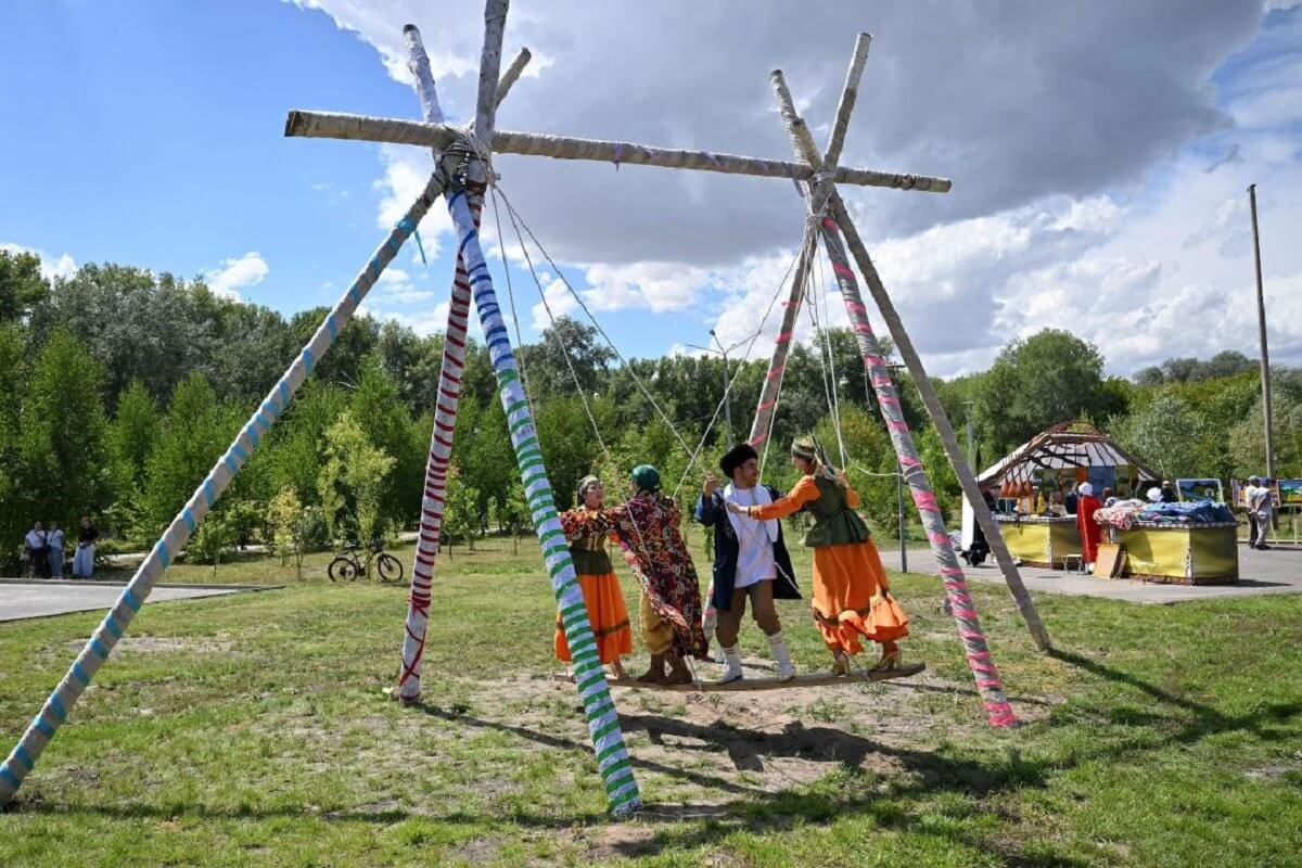 На острове Бейбітшілік в Семее открылся этноауыл