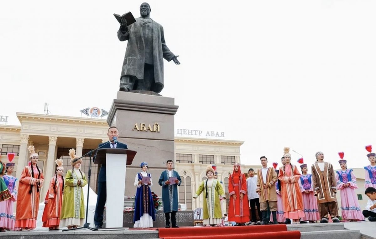 Атырау отметил 180-летие Абай Кунанбайулы