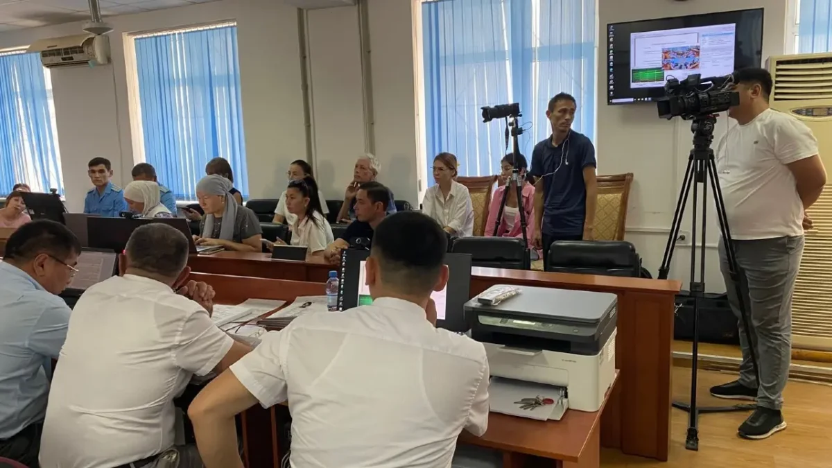 «Из-за тебя мы развелись»: в суде свидетель рассказал о словах обвиняемого по делу о покушении на замакима Шымкента