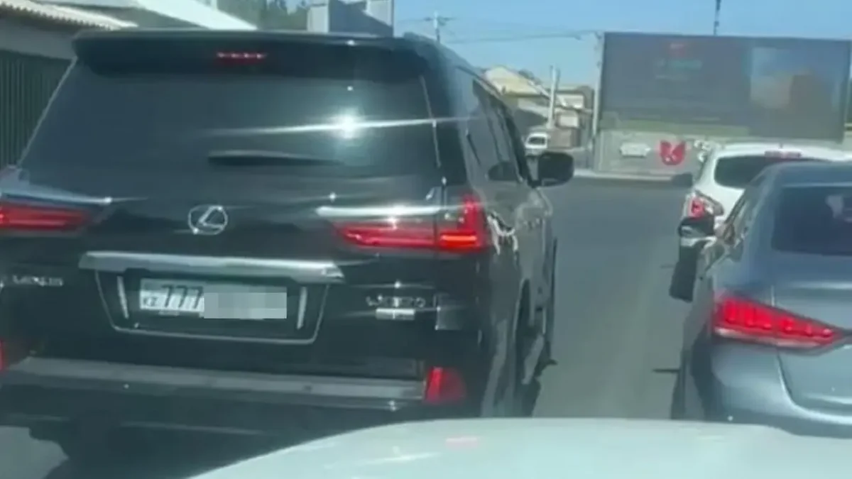Lexus с поддельными номерами и грубыми нарушениями ПДД: депутата AMANAT арестовали на 4 суток