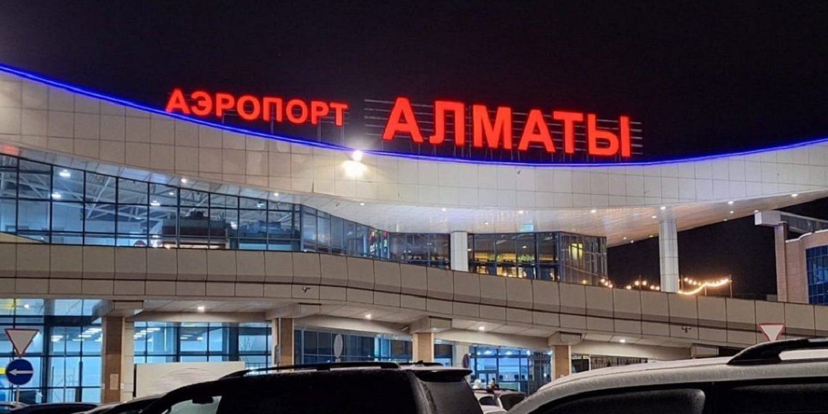 Еще один инцидент в аэропорту Алматы: мужчина порезал себе горло в туалете