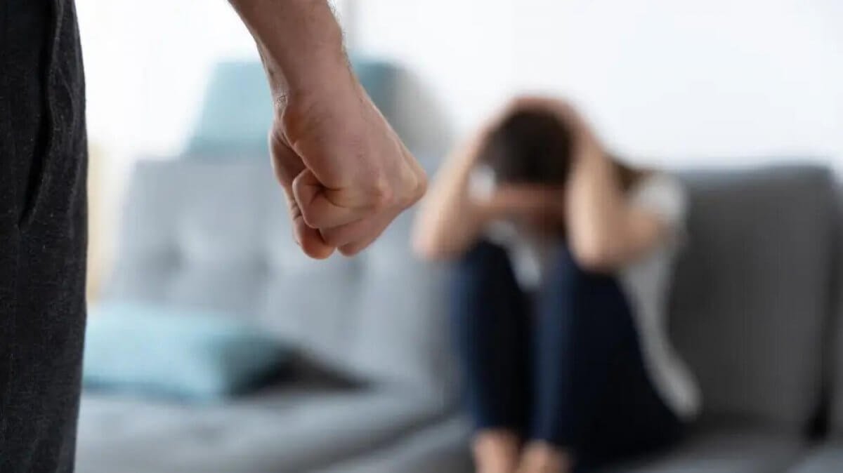 Женщина с шестью детьми сбежала от мужа-тирана в Атырау
