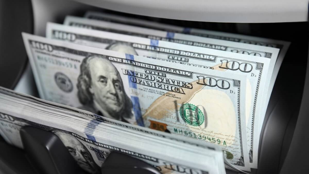 Сулейменов исключил рост доллара до 1000 тенге