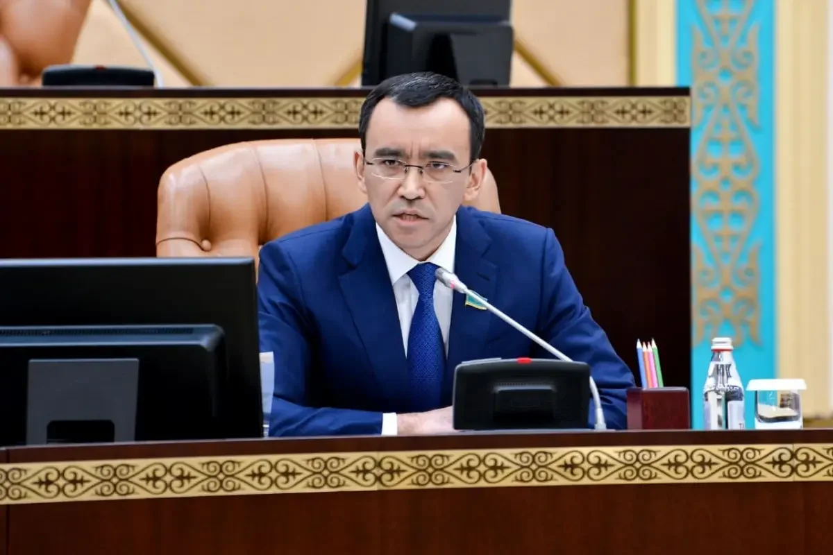 Сенат спикер Ашимбаев высказался о поступке Назарова, поздравившего мать в Парламенте
