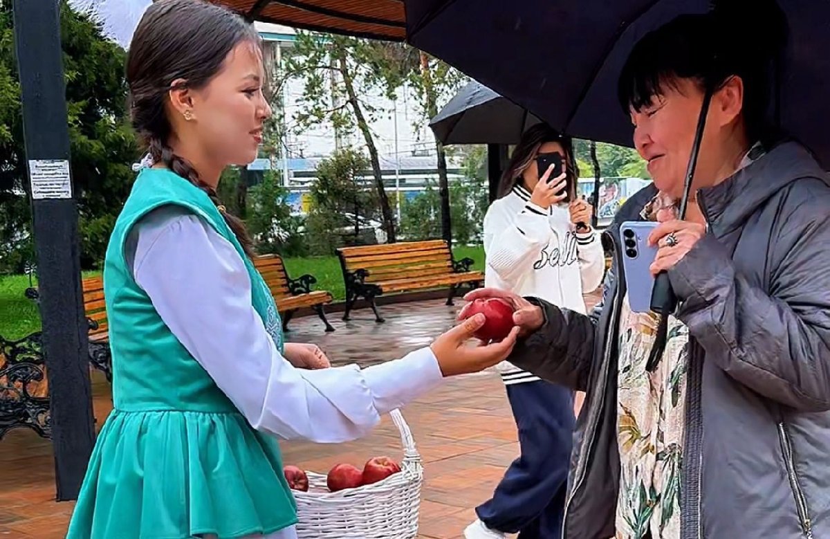 День города: Алматы встречает жителей и гостей яблоками
