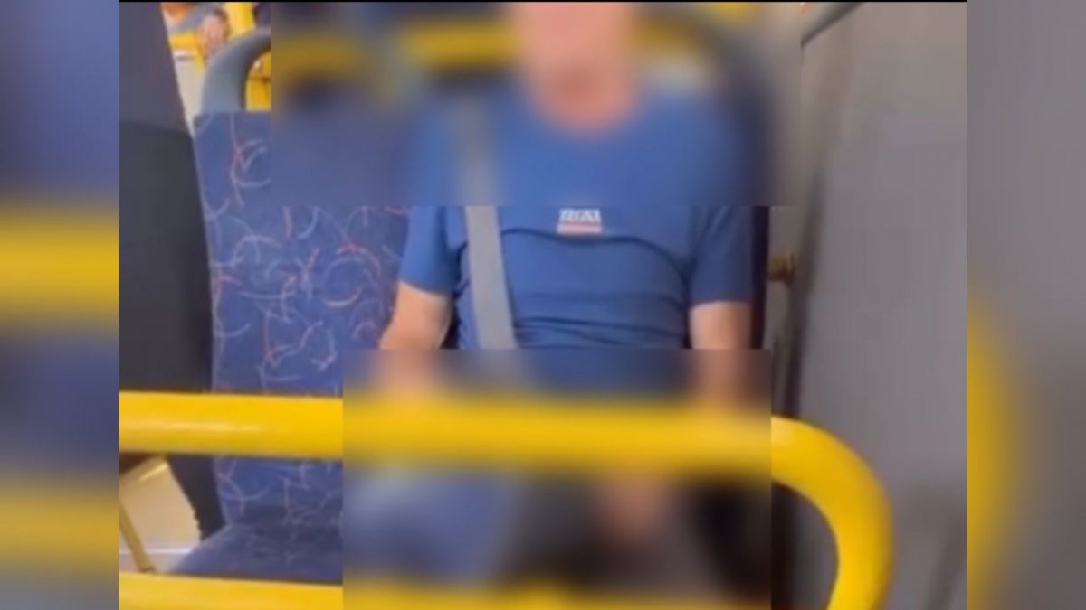 В Алматы мужчина шокировал пассажиров автобуса непристойным поступком