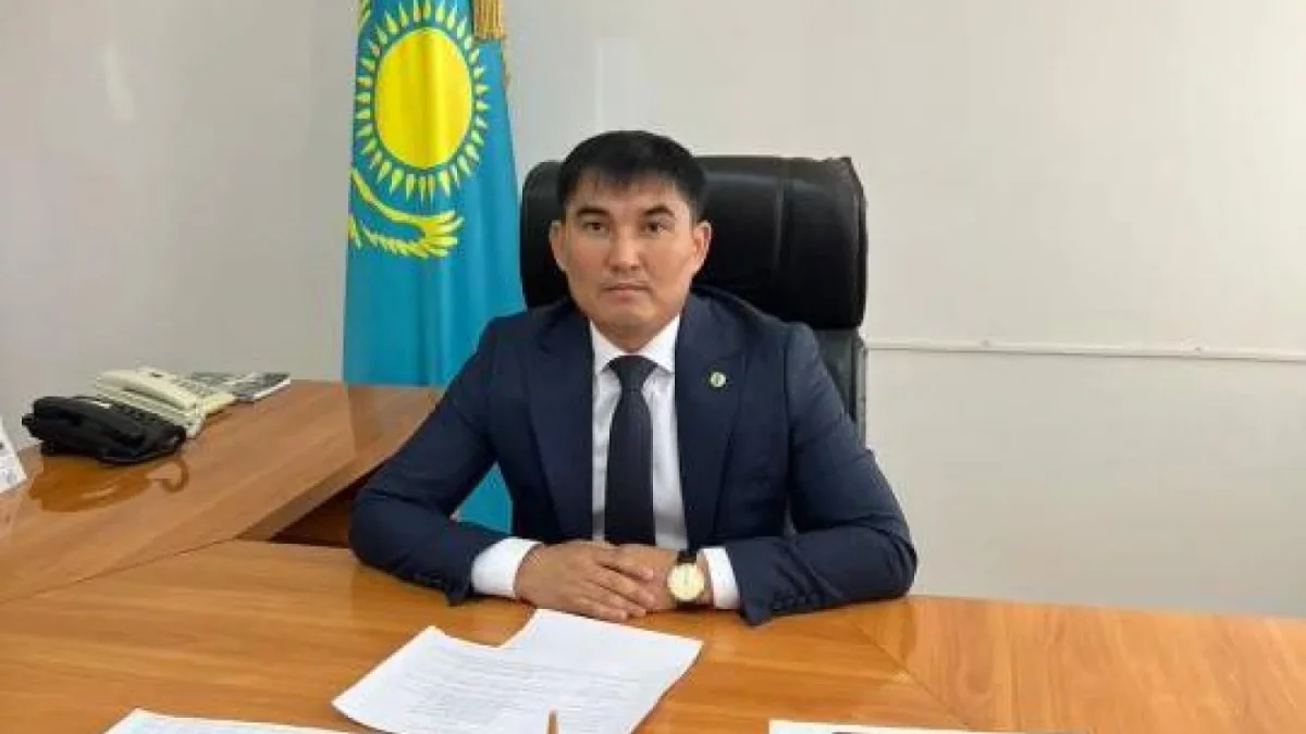 «Душил и бил в кабинете»: акима Кандыагаша судят после скандала с любовницей