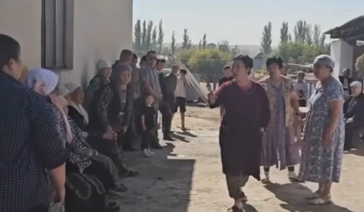 Школьница из Туркестанской области родила ребенка от 71-летнего родственника