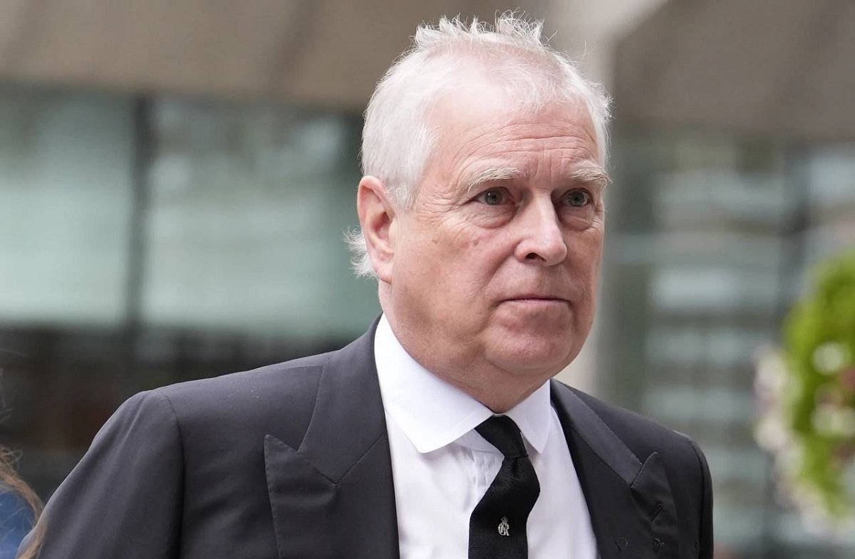 Скандал в королевской семье: Карл III лишил брата всех титулов