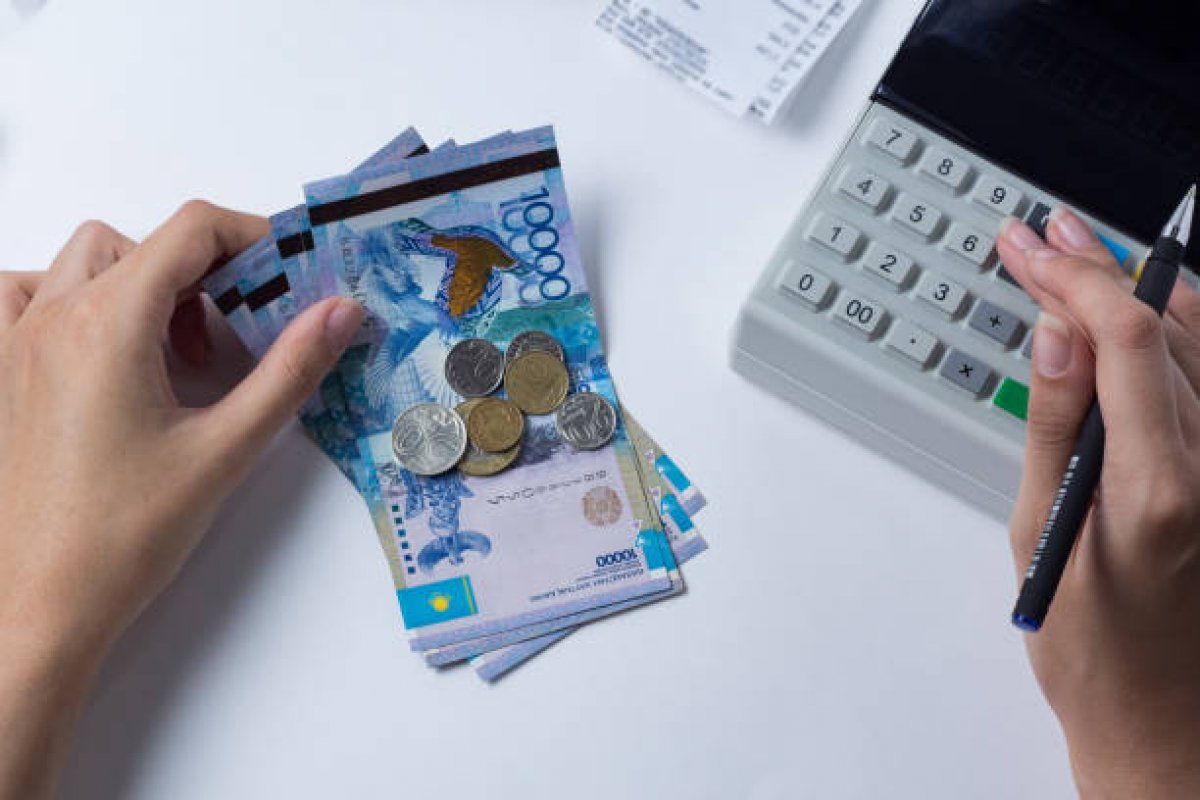 Зарплаты обесцениваются, а цены растут: профсоюзы требуют действий от властей