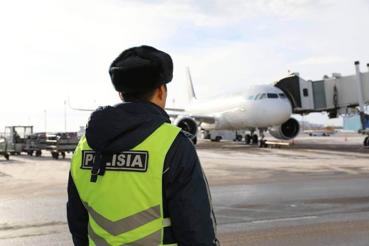 Вели себя агрессивно: пьяных пассажирок из Алматы сняли с рейса в аэропорту Актобе