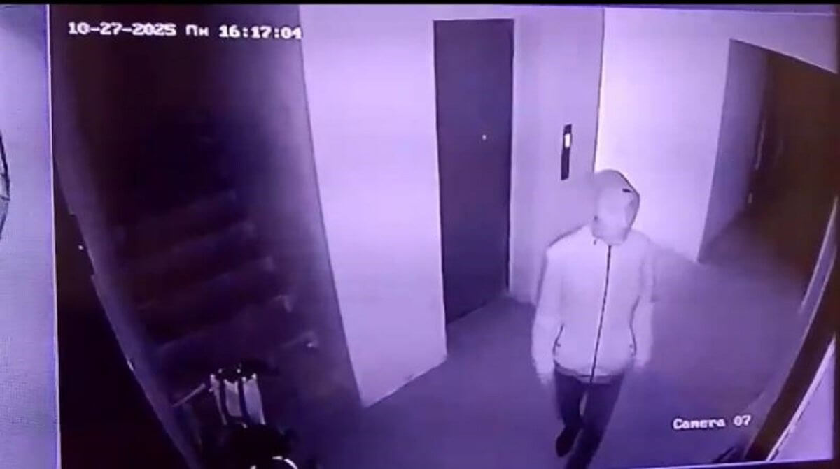 Местные жители бьют тревогу: воры оставляют метки на дверях в Атырау