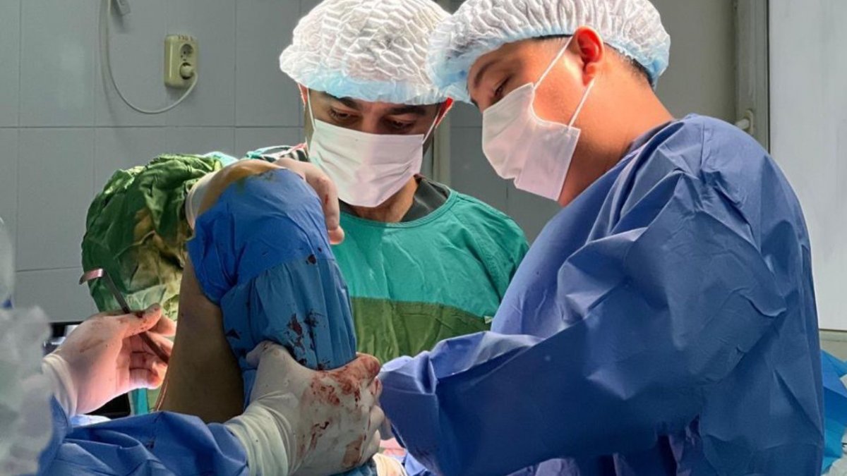 Алматинские врачи вернули пациентке подвижность после четырех операций на суставах