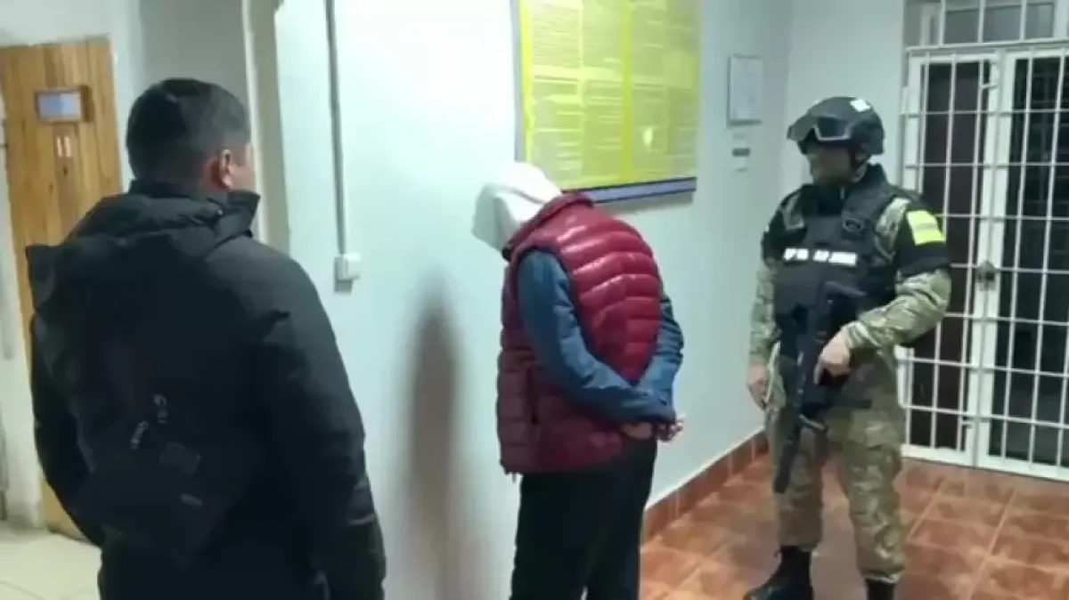 В Шымкенте задержали блогера, вымогавшего 10 миллионов тенге у госслужащего