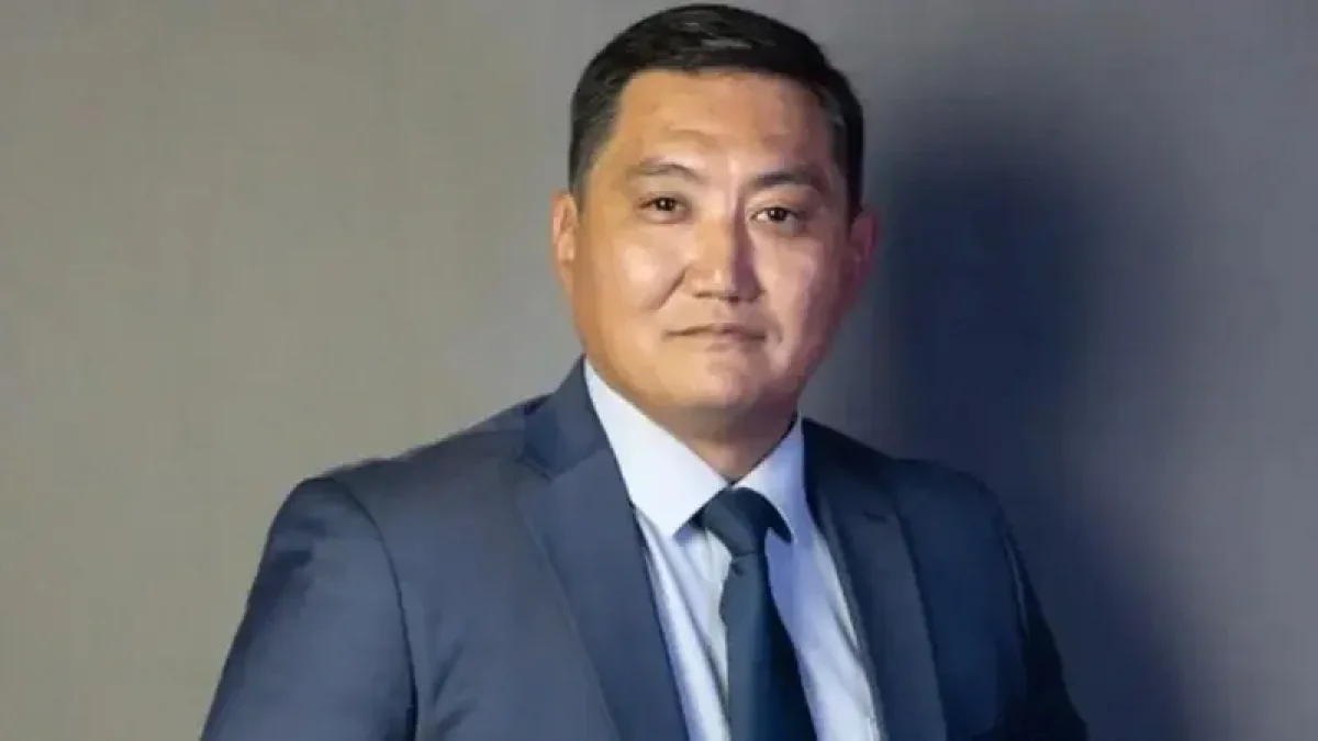 «Шкафы старые, дверца сломанные»: Бакытжан Базарбек рассказал о состоянии служебной квартиры для депутатов